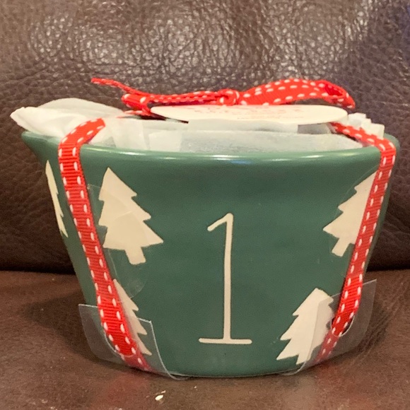 Rae Dunn Christmas Tree Measuring Cups - Picture 2 of 12